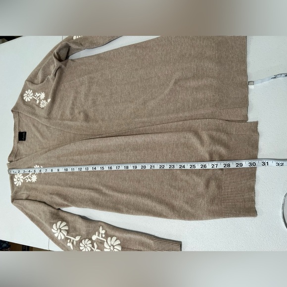 AAEDA Embroidered cardigan in sand color, medium size - Picture 4 of 7
